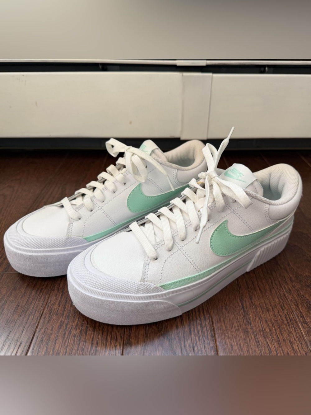 Nike Women’s Legacy Lift White with Mint Sneakers Size 8.5